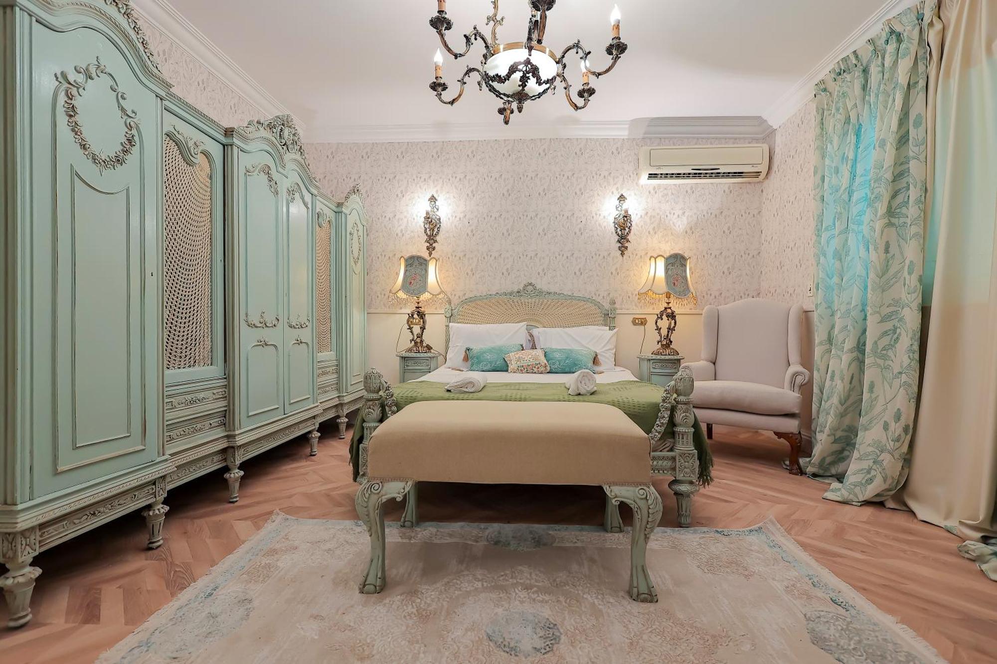 Heliopolis Boutique - 3 Bedroom Centrally Located At Stars Cairo