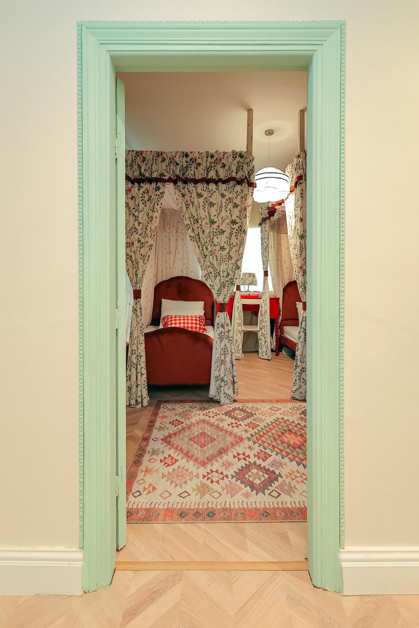 Heliopolis Boutique - 3 Bedroom Centrally Located At Stars Apartment *